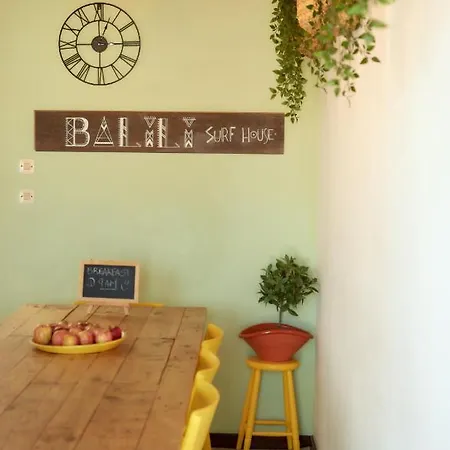 Balili Surf House 2*