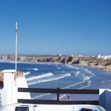 Balili Surf House بيت ضيافة