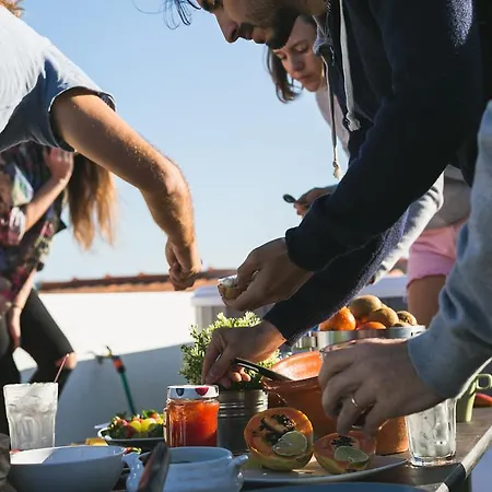 Balili Surf House 2*