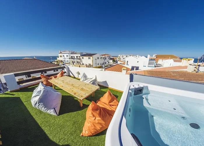 Balili Surf House 2*